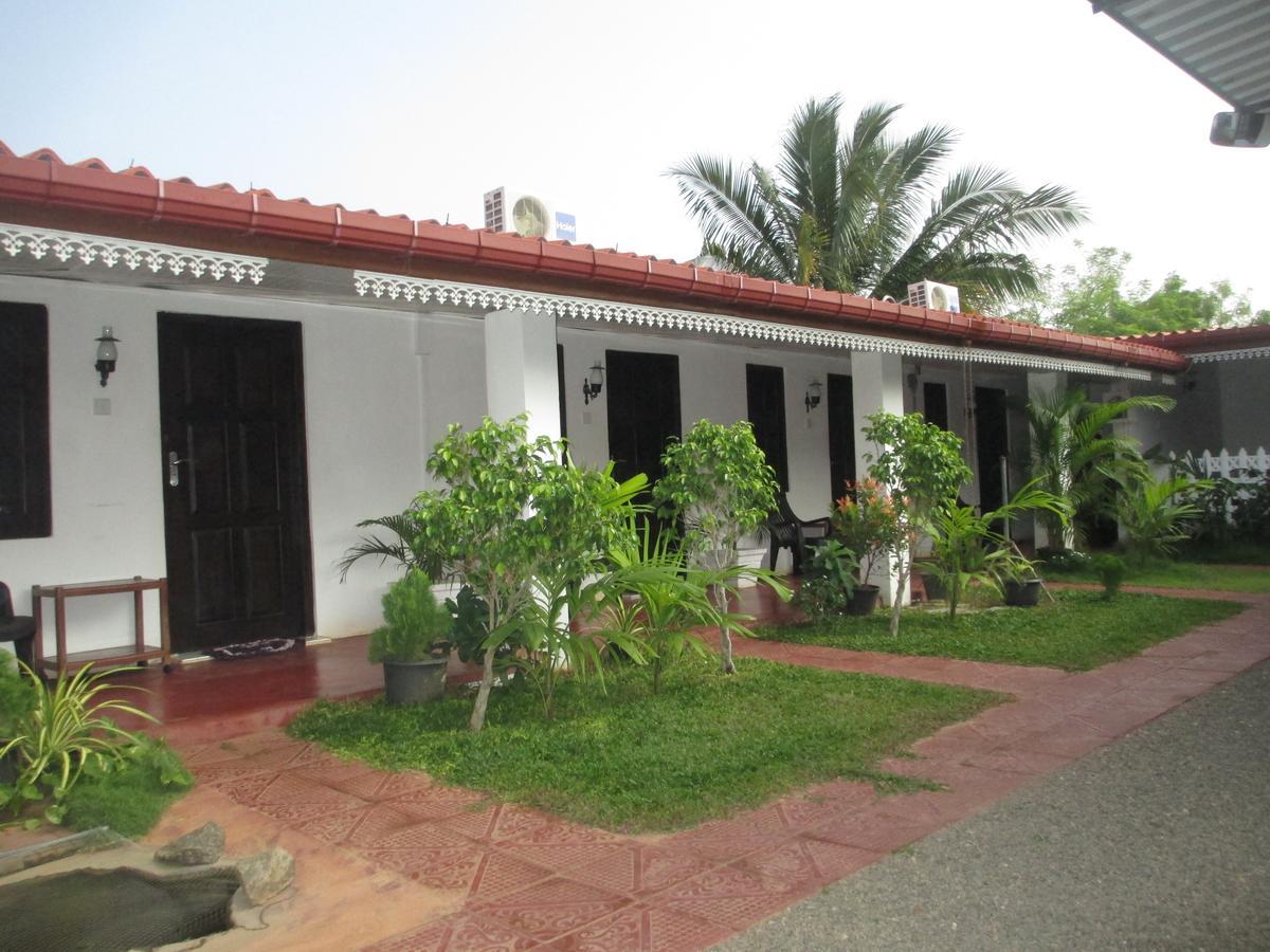 טרינקומאלה Uppuveli Beach House מראה חיצוני תמונה