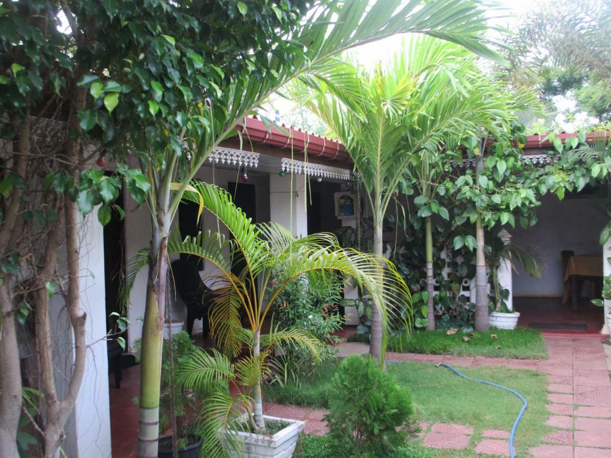 טרינקומאלה Uppuveli Beach House מראה חיצוני תמונה