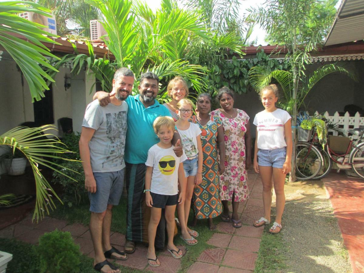 טרינקומאלה Uppuveli Beach House מראה חיצוני תמונה
